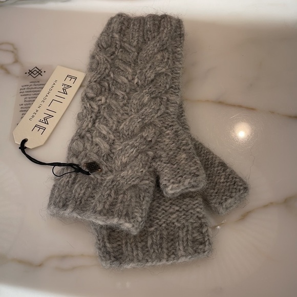Emilime Hand Knit Alpaca Wool Gray Fingerless Gloves—Beautiful, soft & Warm—NWT